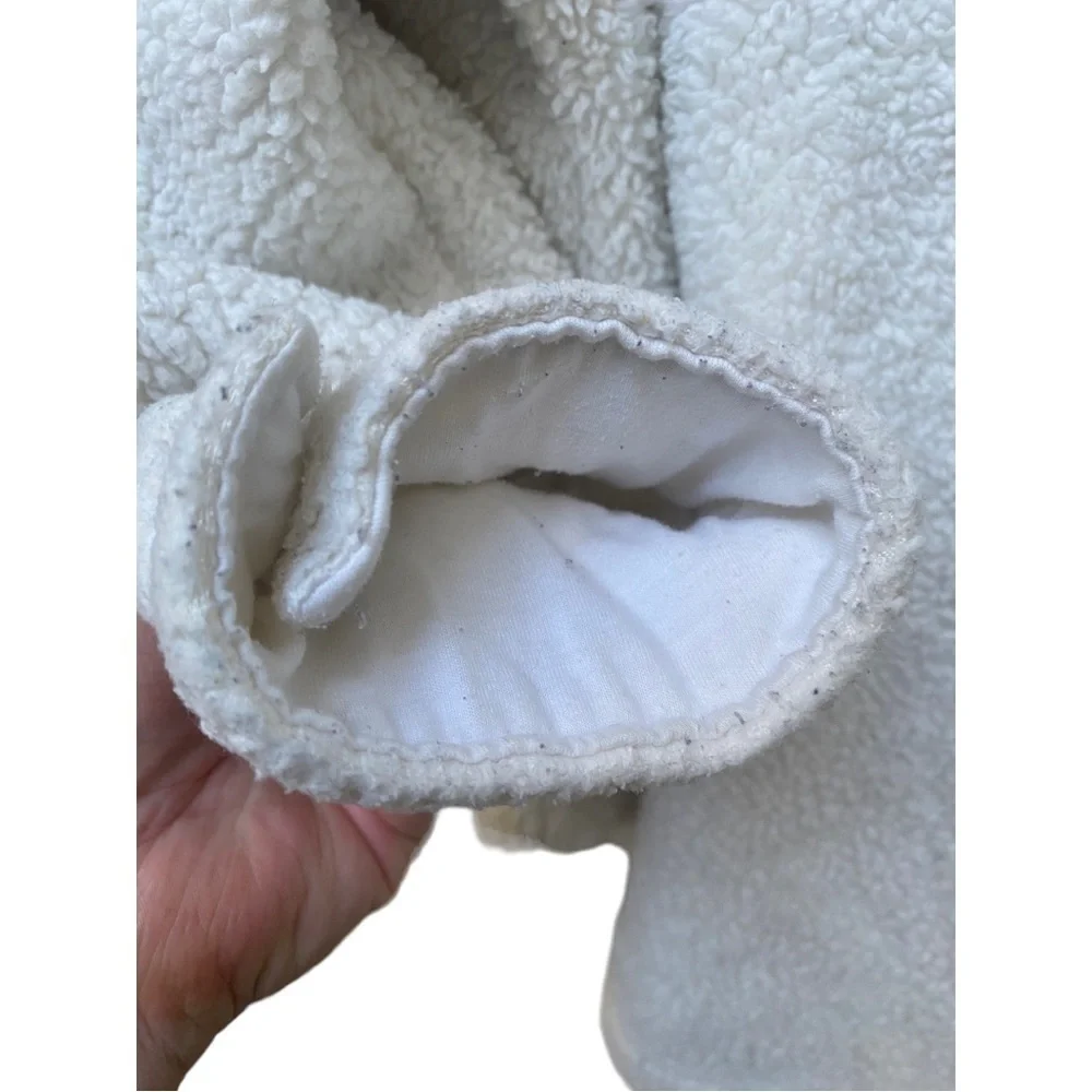 Pac Sun Unisex Faux Fur White Shacket I Size: M/L